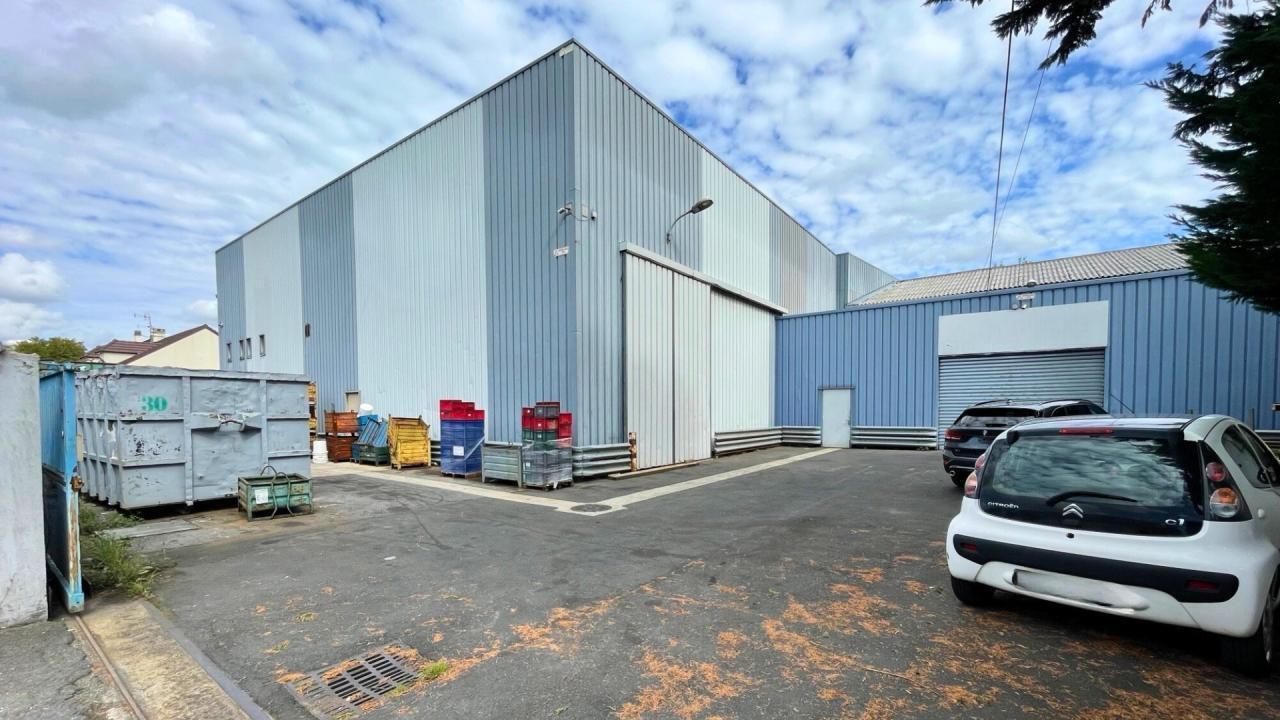 Light Industrial in Vaujours for sale Building Photo- Image 1 of 14