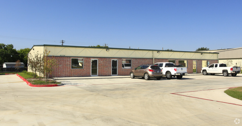 Retail in Bryan, TX for sale - Primary Photo - Image 1 of 1