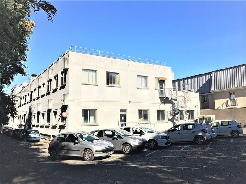 Office in Noisy-le-Sec to rent - Building Photo - Image 1 of 5
