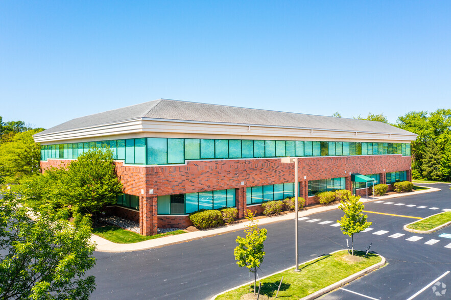 800 Enterprise Dr, Horsham, PA for rent - Building Photo - Image 1 of 9