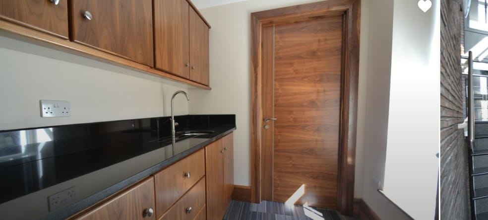 1 Derwen Rd, Bridgend to rent - Interior Photo - Image 2 of 7