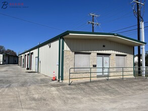 141 Industrial Dr, Boerne, TX for rent Building Photo- Image 2 of 16