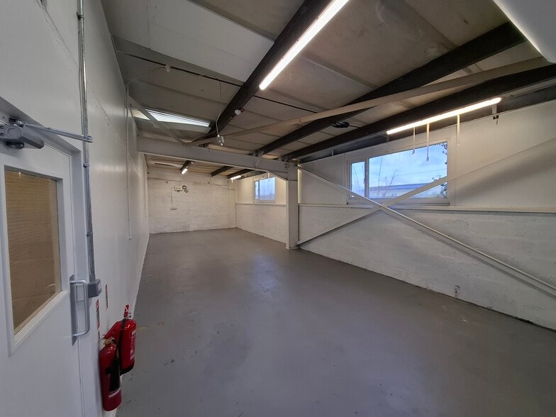 21 Bamfurlong Ln, Staverton to rent - Interior Photo - Image 3 of 5