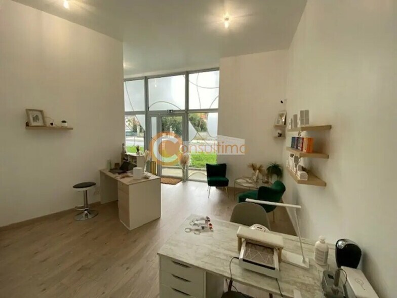 Retail in Carbon-Blanc to rent - Building Photo - Image 3 of 12
