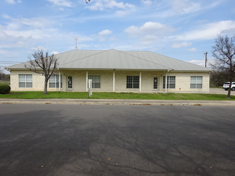 605 River Bend Dr, Georgetown, TX for rent - Building Photo - Image 1 of 14