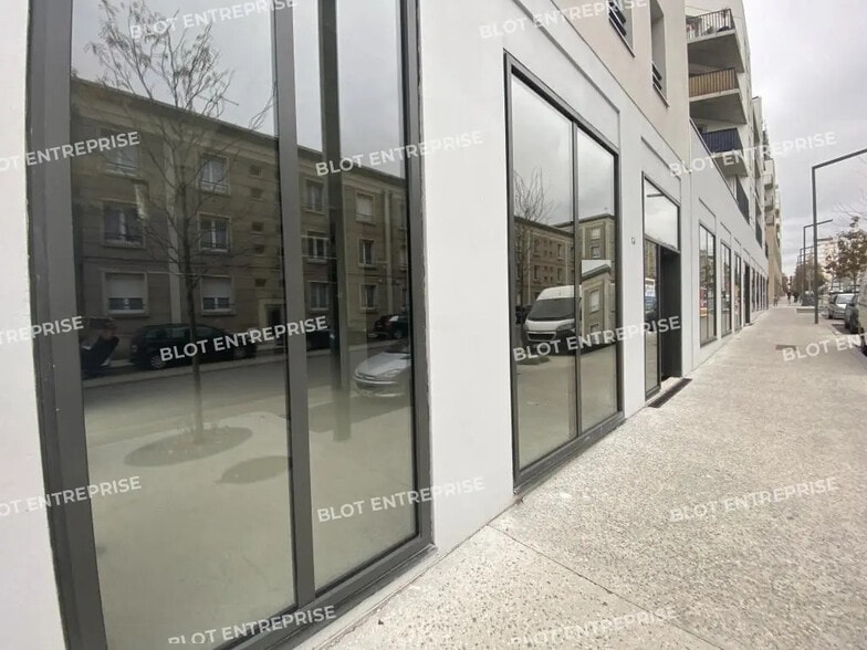 Office in Lorient for sale - Building Photo - Image 1 of 5