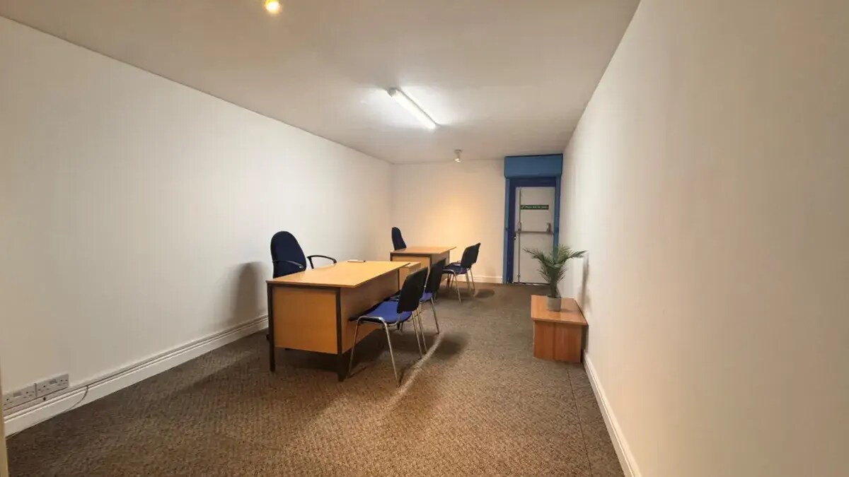 17A Walm Ln, London to rent Building Photo- Image 1 of 3