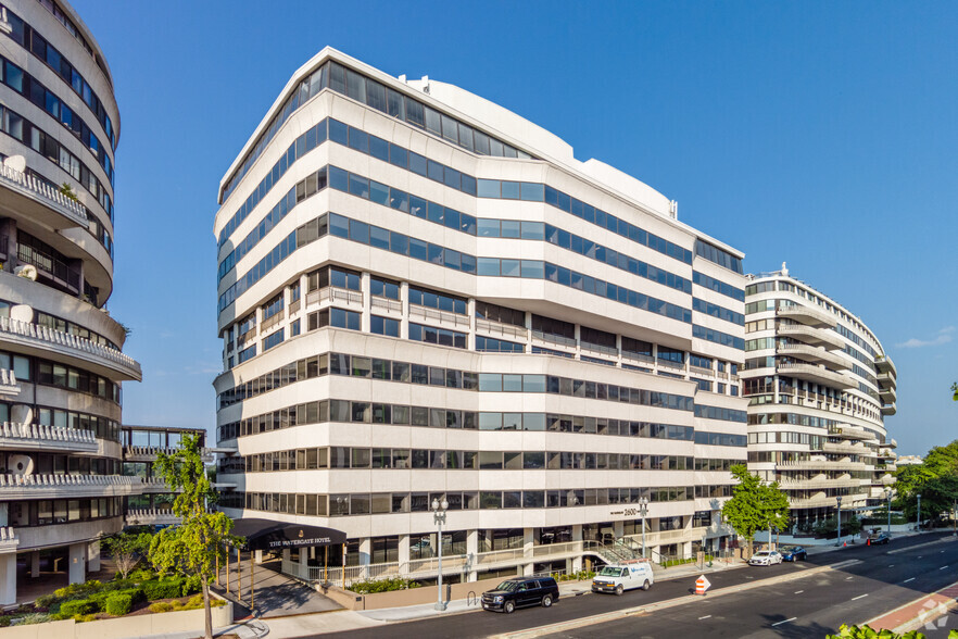 2600 Virginia Ave NW, Washington, DC for rent - Primary Photo - Image 1 of 19