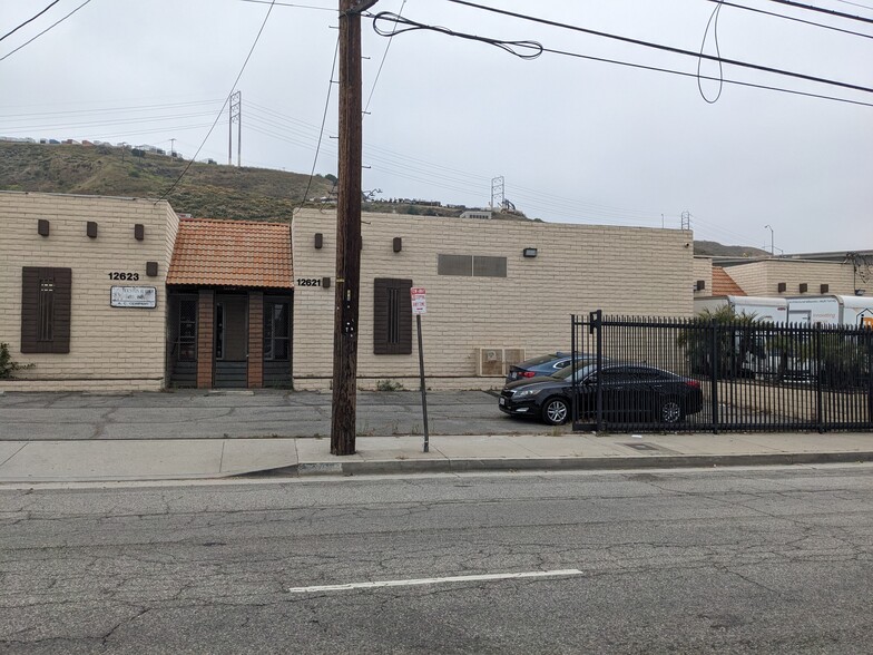 12621-12627 Foothill Blvd, Sylmar, CA for rent - Building Photo - Image 1 of 4