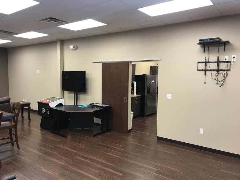 3205 Talon Dr, Richardson, TX for sale - Interior Photo - Image 2 of 16