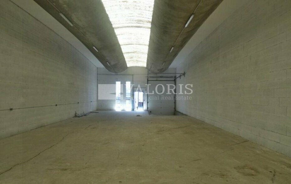 Light Industrial in Saint-Priest to rent - Interior Photo - Image 3 of 7