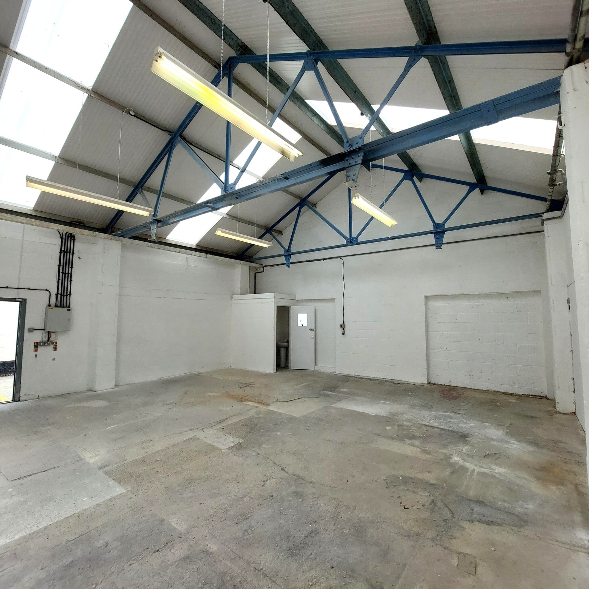 11-14a Elliott Rd, Cirencester to rent Interior Photo- Image 1 of 3