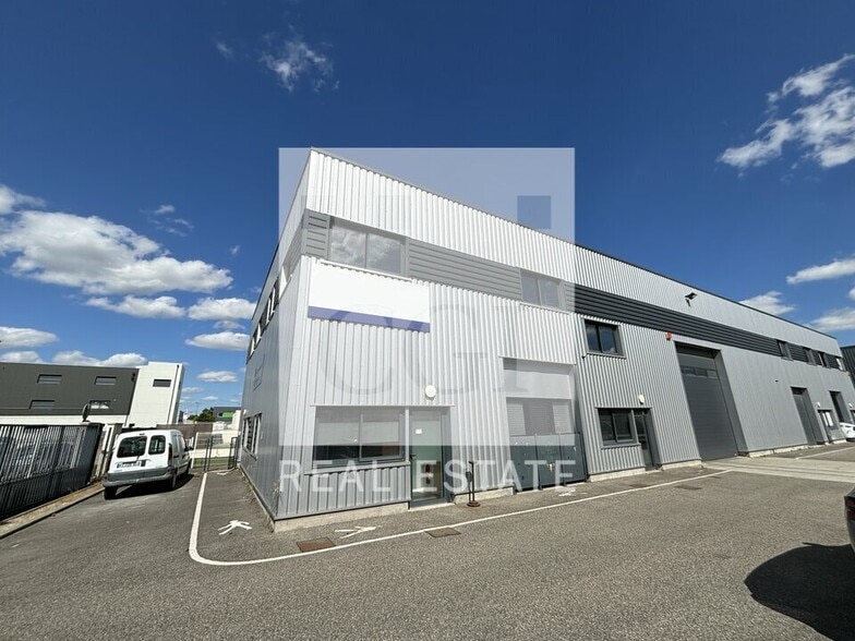 Office in Chaponnay to rent - Building Photo - Image 2 of 12