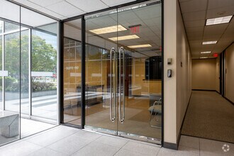 5005 Riverway Dr, Houston, TX to rent Interior Photo- Image 2 of 7