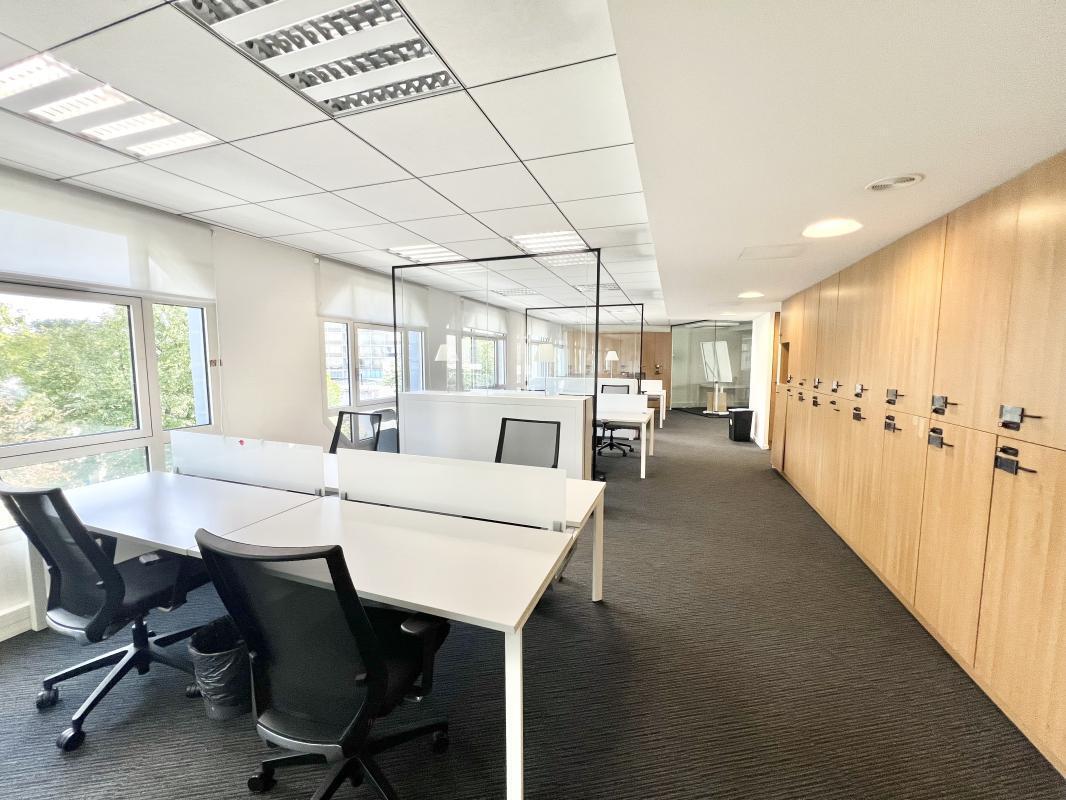 Office in Puteaux to rent Interior Photo- Image 1 of 7