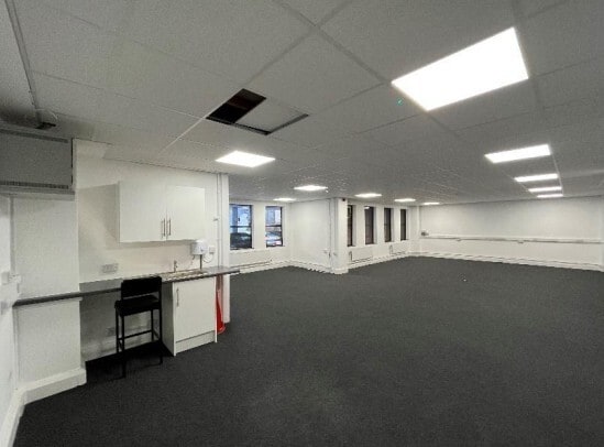 27 Southway, Colchester to rent - Interior Photo - Image 2 of 2