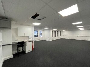 27 Southway, Colchester to rent Interior Photo- Image 2 of 2