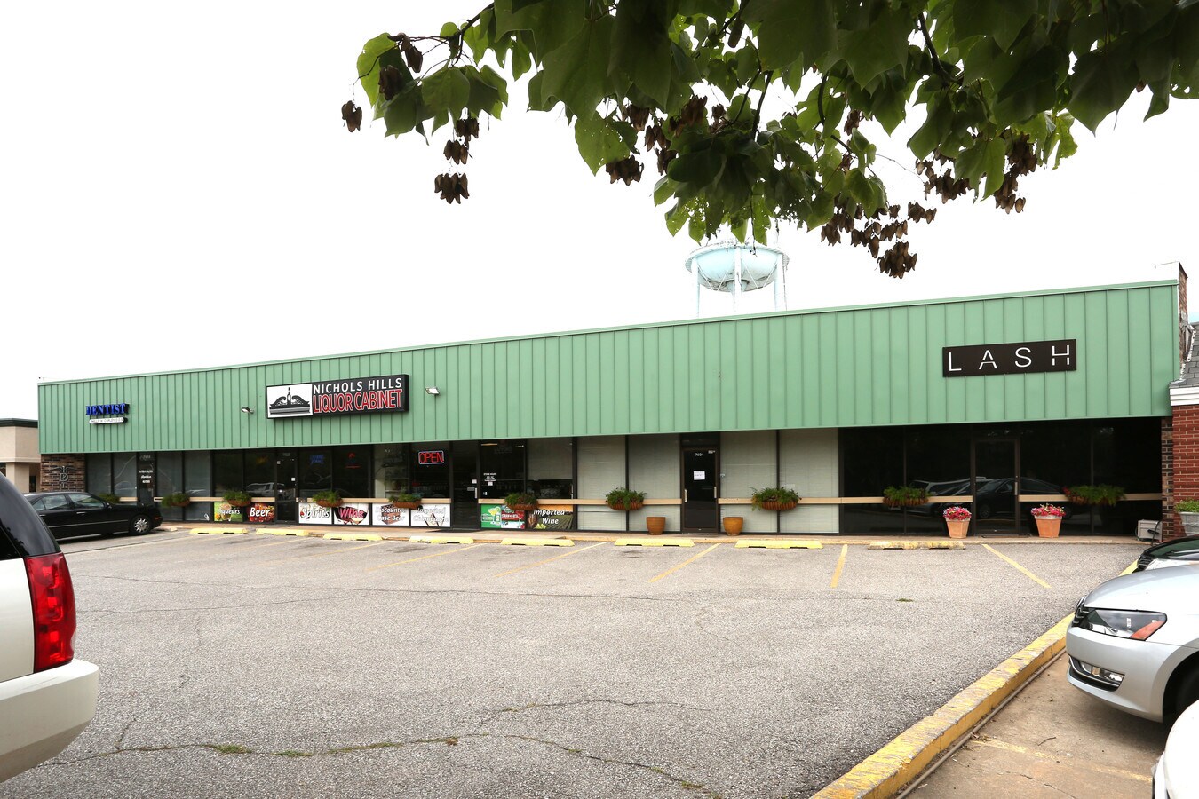 76007628 N Western Ave, Oklahoma City 73116 Nichols Hills Place