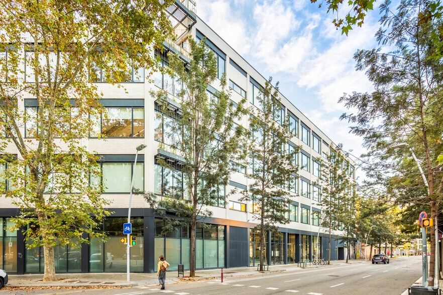 Carrer de Tànger, Barcelona, Barcelona to rent - Building Photo - Image 3 of 5