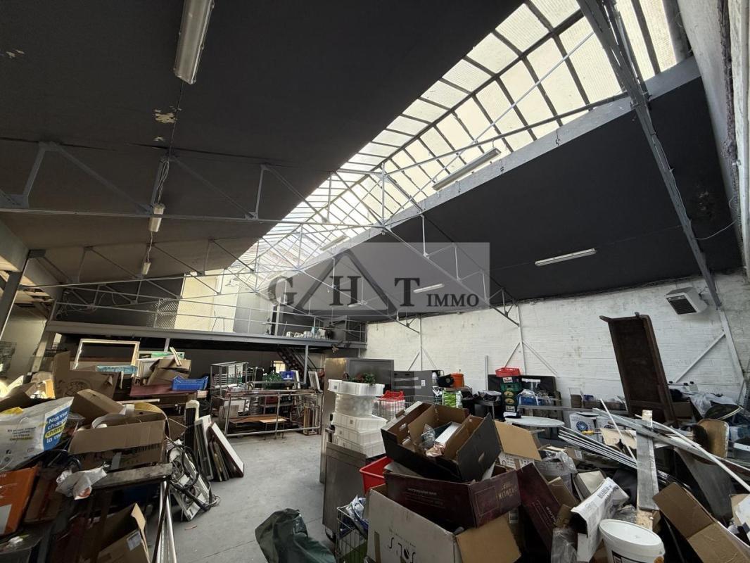 Industrial in Montreuil for sale Interior Photo- Image 1 of 6