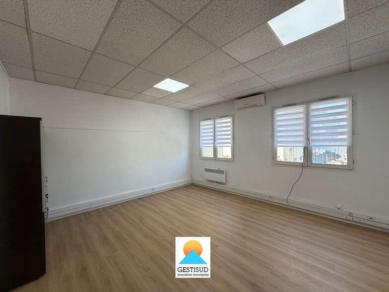 248 Avenue Des Paluds, Aubagne to rent - Building Photo - Image 3 of 5