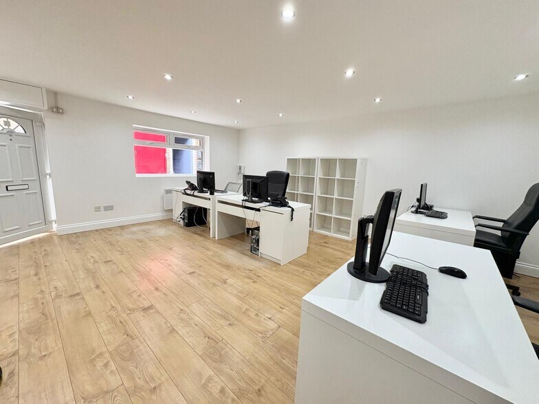 159B Manor Rd, Chigwell for sale - Building Photo - Image 1 of 1