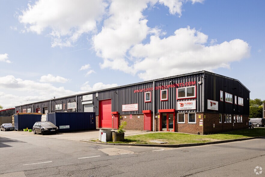 Packet Boat Ln, Uxbridge for sale - Primary Photo - Image 1 of 1