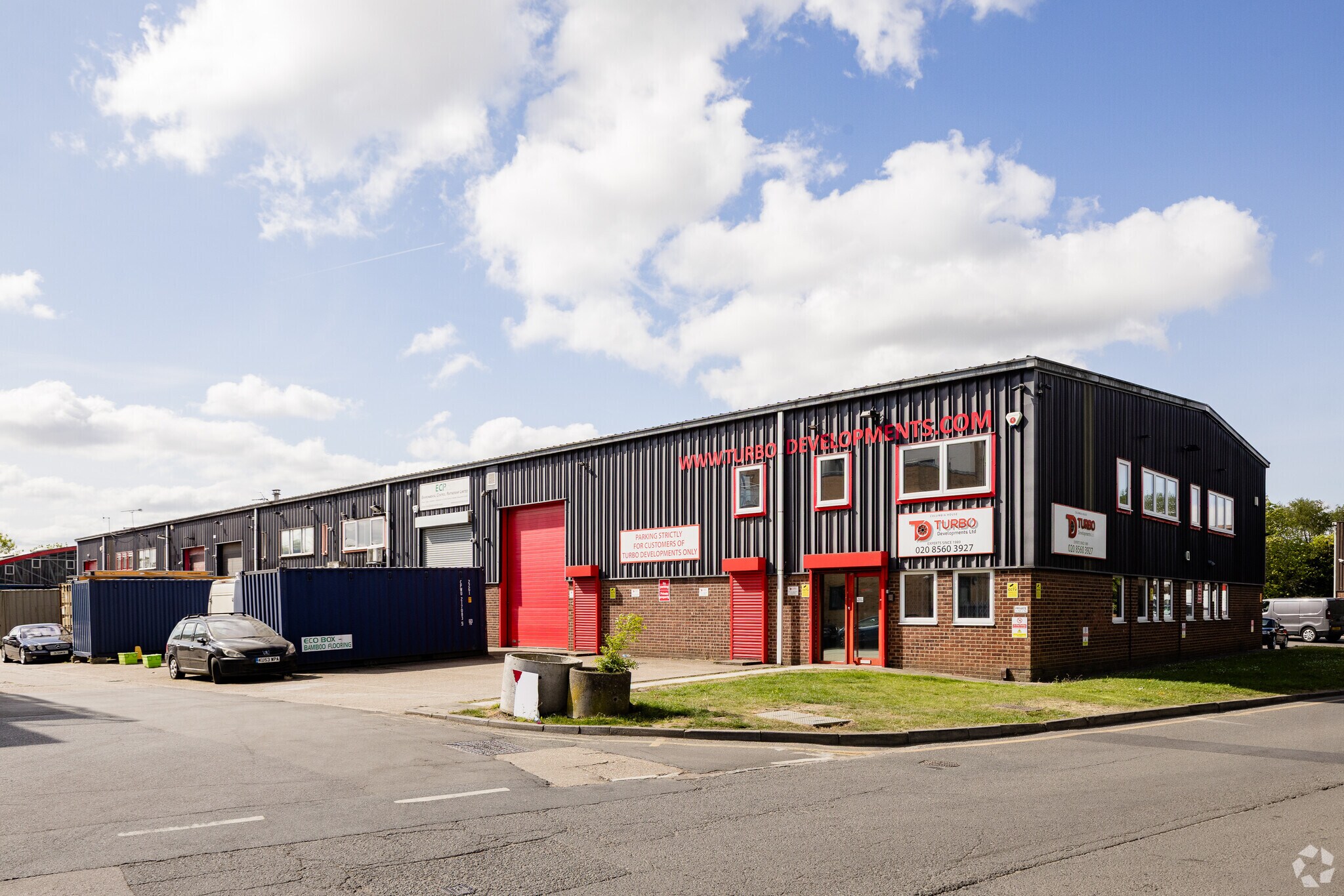 Packet Boat Ln, Uxbridge for sale Primary Photo- Image 1 of 1