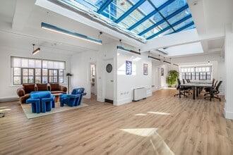 22 Cross Keys Close, London to rent Interior Photo- Image 2 of 13