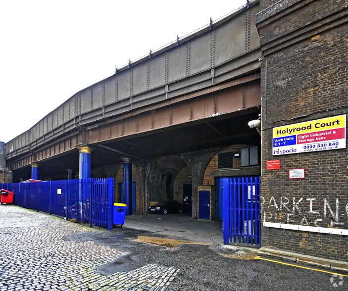 890 Holyrood St, London to rent - Primary Photo - Image 1 of 1