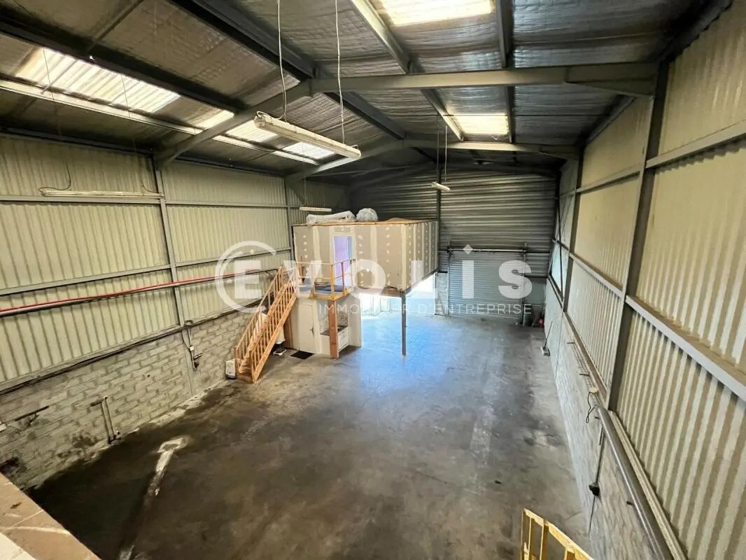 Light Industrial in SAINT-JEAN-D'ILLAC for sale Interior Photo- Image 1 of 13