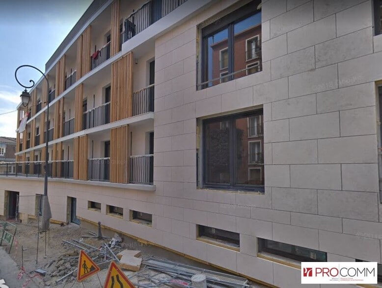 Retail in Issy-les-Moulineaux to rent - Building Photo - Image 2 of 10