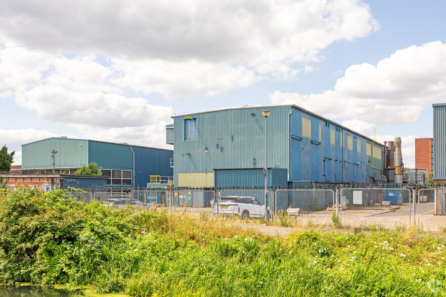 Firth Rd, Lincoln to rent - Building Photo - Image 3 of 4