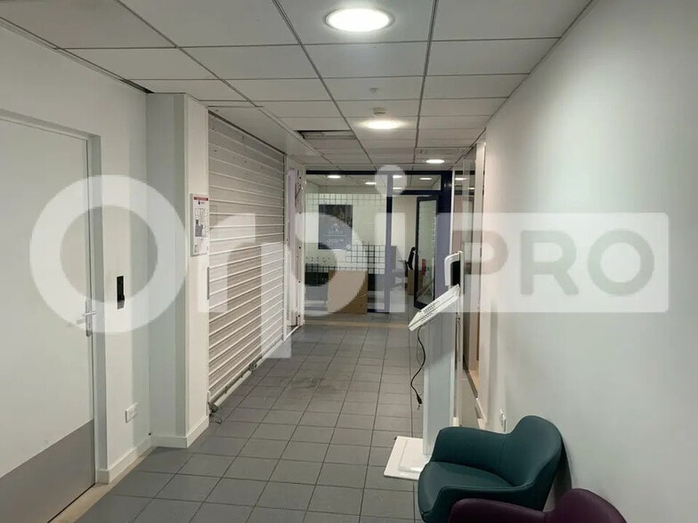 Retail in Bordeaux for sale - Interior Photo - Image 2 of 11