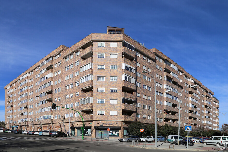 Calle Almendros, 7, Coslada, Madrid for sale - Building Photo - Image 2 of 2