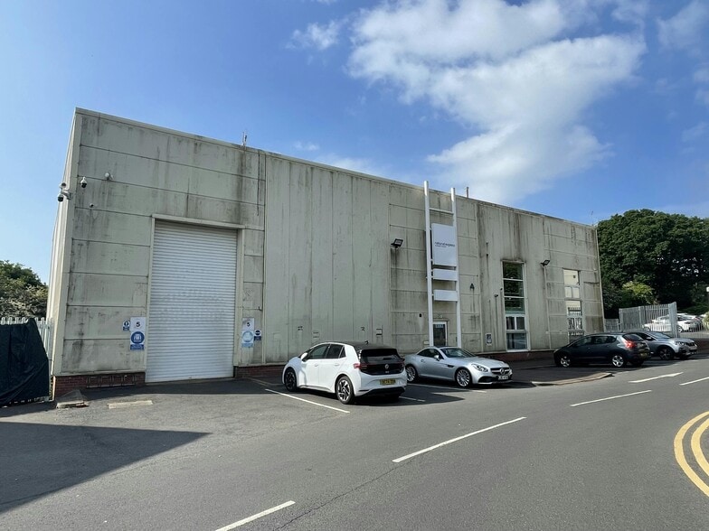 Arden Business Park portfolio of 5 properties for sale on LoopNet.co.uk - Primary Photo - Image 3 of 4