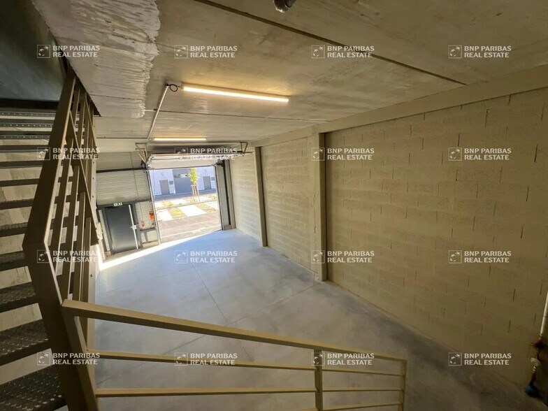 Office in Gradignan to rent - Interior Photo - Image 2 of 10