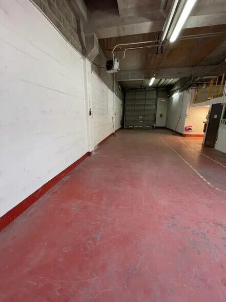 Industrial in Gennevilliers to rent - Building Photo - Image 3 of 21