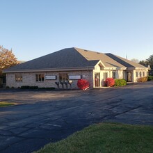 5793 W Grande Market Dr, Appleton, WI for rent Building Photo- Image 1 of 6