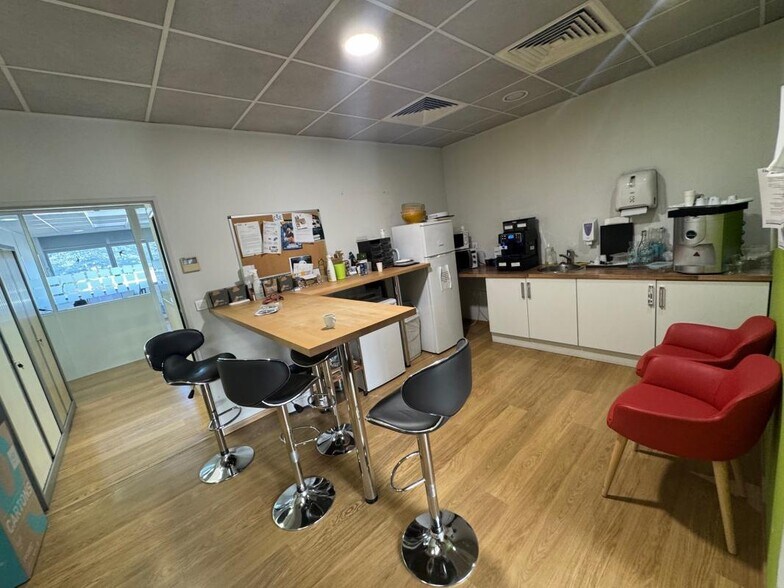 Office in Aubagne to rent - Interior Photo - Image 1 of 7