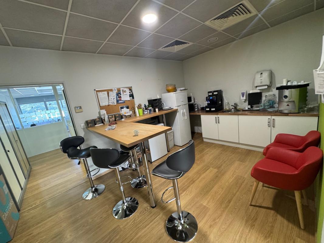 Office in Aubagne to rent Interior Photo- Image 1 of 8