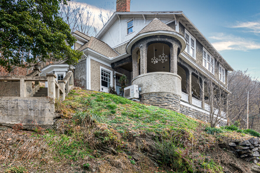 100 Hill St, Marshall, NC for sale - Primary Photo - Image 1 of 1