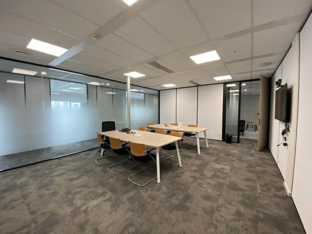 Location Bureaux 230 m² - Photo 1