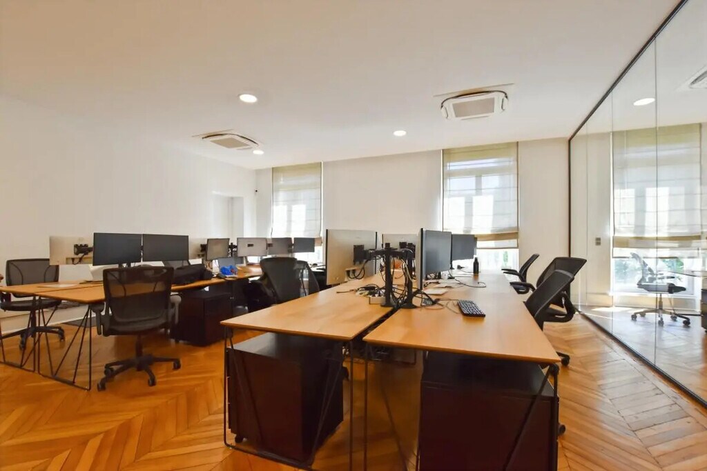 Location Bureaux 404 m² - Photo 1