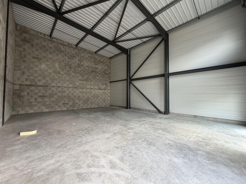 Light Industrial in Beauvallon to rent - Building Photo - Image 3 of 8