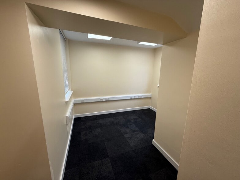 Waterside, Chesham for sale - Building Photo - Image 3 of 6