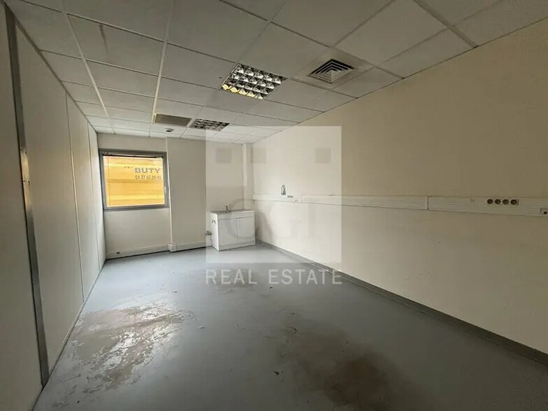 50 Rue Jean Zay, Saint-Priest to rent - Interior Photo - Image 2 of 13