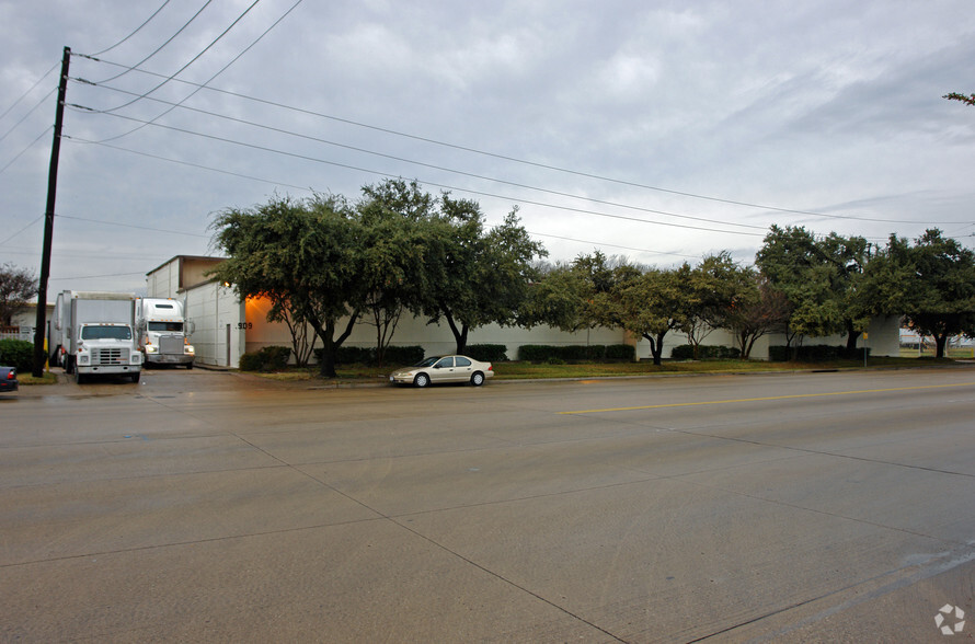 1909 N Beckley Ave, Dallas, TX for rent - Building Photo - Image 1 of 4