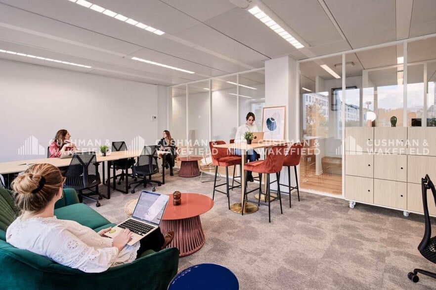42 Bis Rue Guynemer, Issy-les-Moulineaux to rent - Interior Photo - Image 2 of 9
