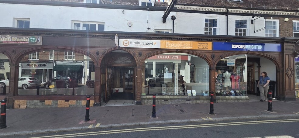 9 High St, Hailsham to rent - Building Photo - Image 2 of 13